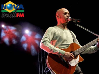 Rádio Nova Brasil FM apresenta o show de Vander Lee ao projeto Sons da Nova